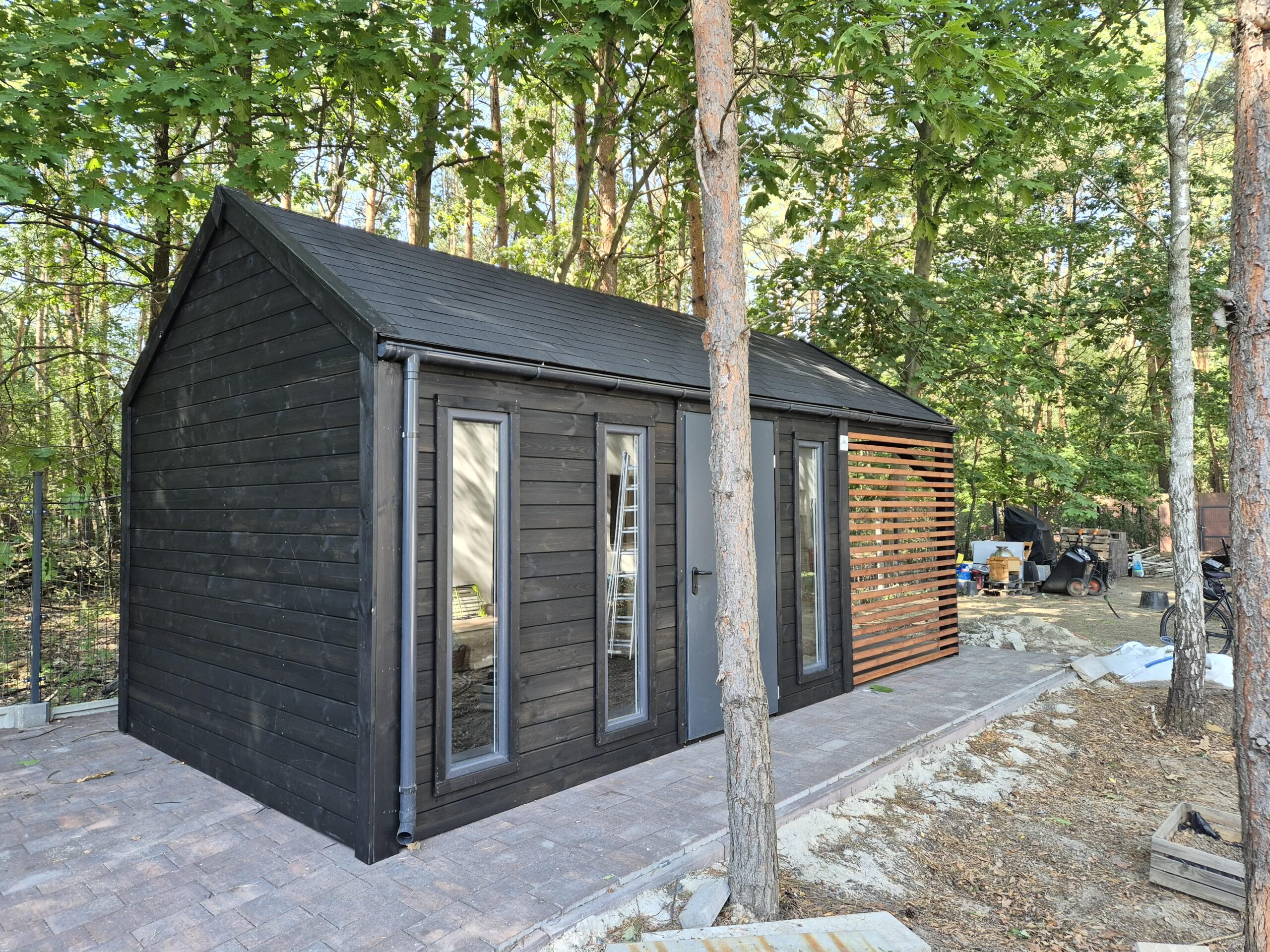 Domek narzędziowy DR65 3 × 6 m w stylu stodoły z zadaszeniem — ujęcie 3
