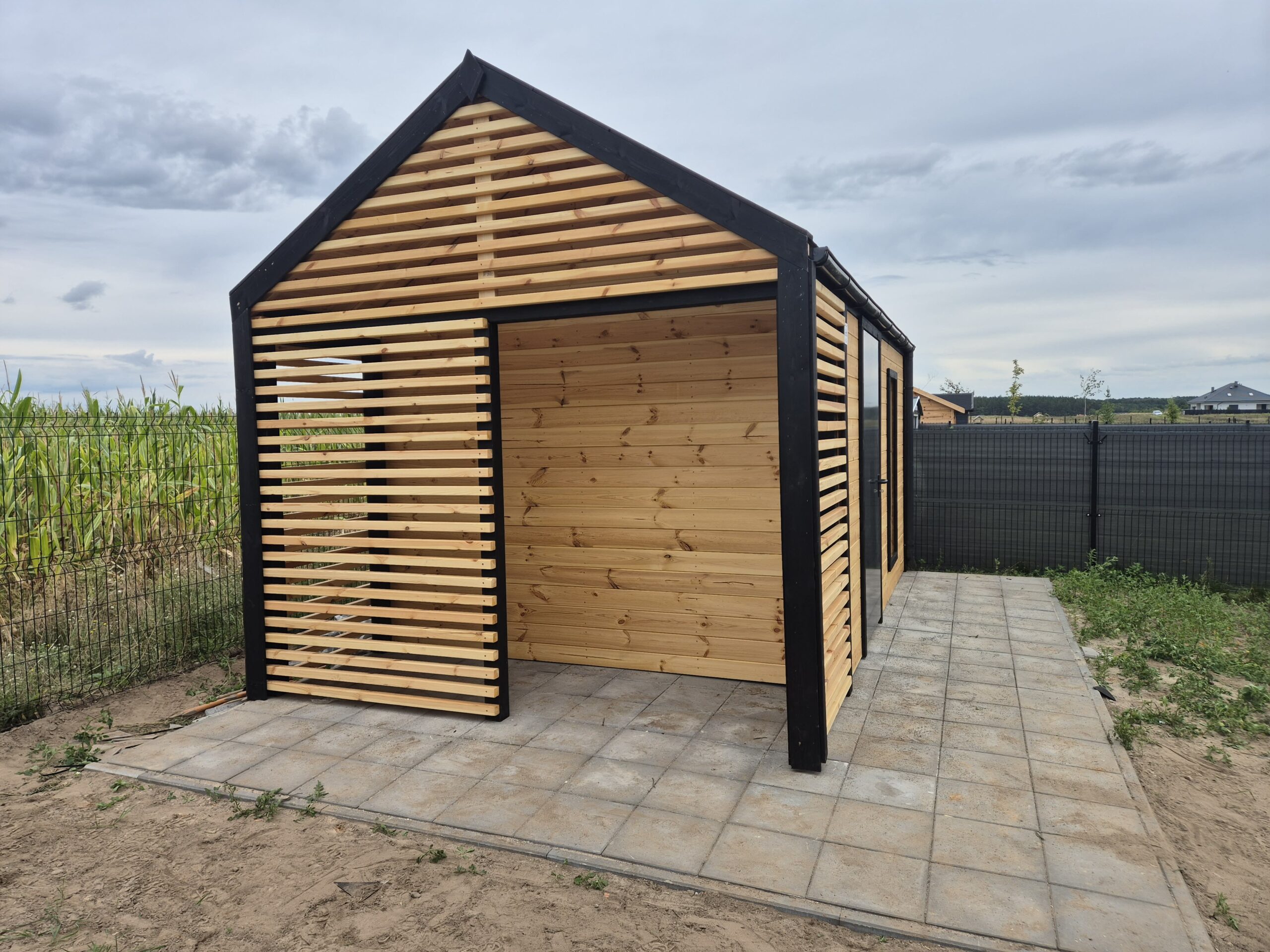 DOMEK NARZĘDZIOWY DB20 5×3 m Z DREWUTNIĄ — ujęcie 3